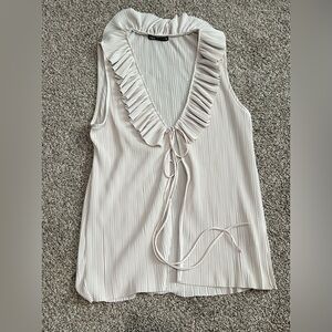 Women’s Zara Cream Ruffled Sleeveless Blouse Tank Top Size M